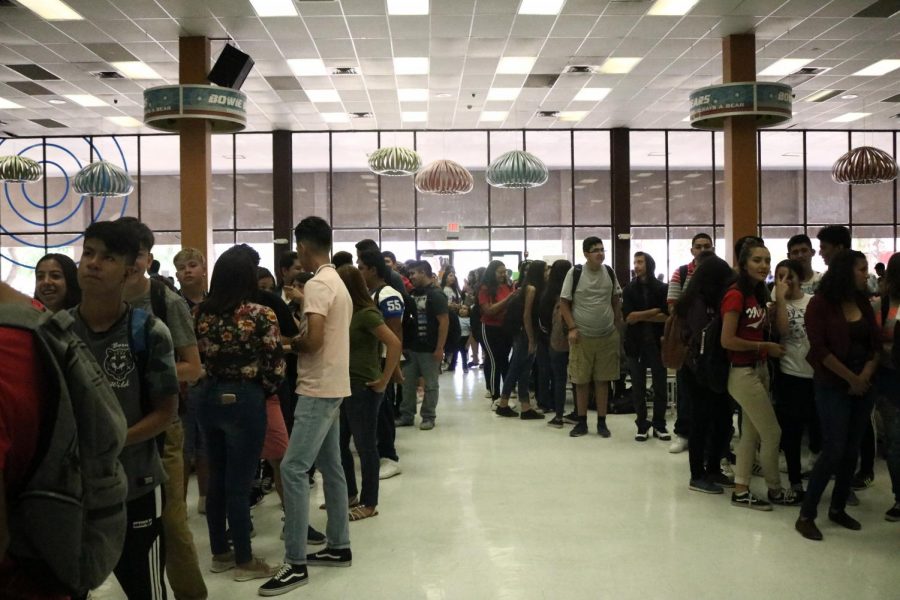 Longer Lunch Means More Than Long Lines For Cafeteria Staff, Custodians